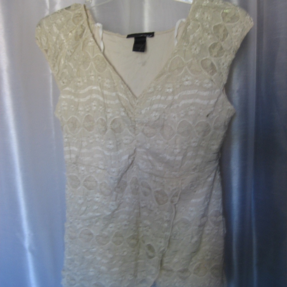 JNJ Cream Lace Like V Neck Cap Sleeve Shirt Sz 14-16 98% Nylon/2% Spandex NWNT
